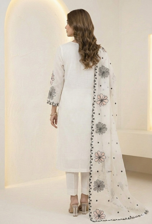 Elegant White Floral Embroidered Kurta Set